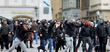 Faschisten und Fußballhools am Sonntag in der Prager Innenstadt
