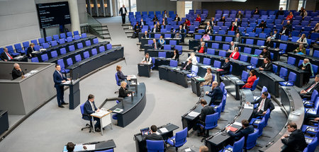 Bundestagssitzung zu Beginn der Coronakrise am 25. März 2020. Re...