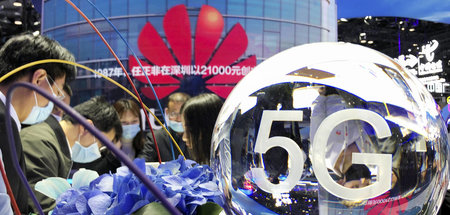 Andrang am Huawei-Stand auf der PT Expo China in Beijing (15.10....