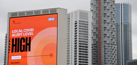 Britische Regierung weist auf Schild auf hohe Alarmstufe in der ...