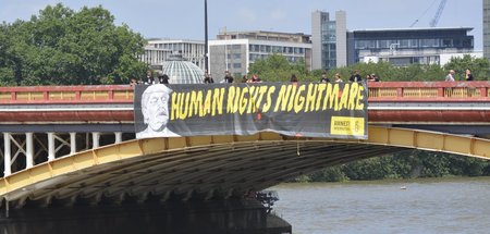 »Alptraum für Menschenrechte«: Aktion von Amnesty International ...