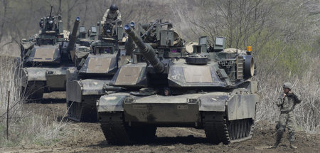 2017 wurde auch der Verkauf von US-amerikanischen »M1A2-Abrams«-...