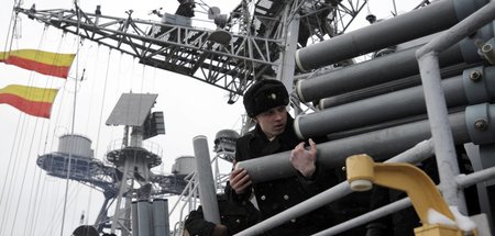 Die »Vizeadmiral Kulakow« ist auf die Zerstörung von U-Booten sp... Die »Vizeadmiral Kulakow« ist auf die Zerstörung von U-Booten sp...