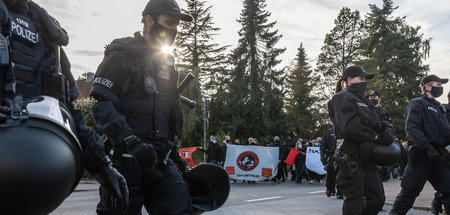 Kein Einzelfall: Demonstration gegen rechten Angriff mit einem A...