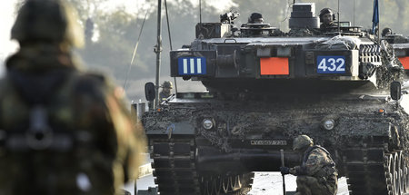 Schweres Gerät: Ein Panzer des »Lehrbataillons 93« aus Munster i...