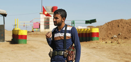 Kurdischer Kämpfer der PYD an der syrisch-irakischen Grenze (31....