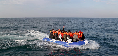 Flüchtlinge versuchen den Ärmelkanal Richtung Dover zu überquere