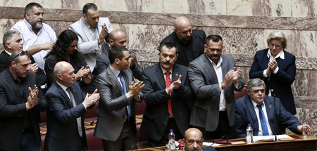 Früher im Parlament, jetzt im Gefängnis: Applaus für faschistisc... Früher im Parlament, jetzt im Gefängnis: Applaus für faschistisc...