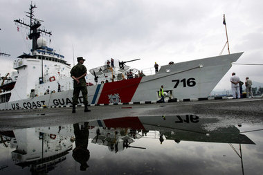 Auf humanitärer Mission? – Die »Dallas« am Mittwoch im Hafen von... Auf humanitärer Mission? – Die »Dallas« am Mittwoch im Hafen von...