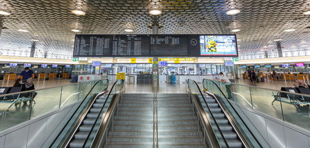 Drehkreuz Hannover: leere Rolltreppen in den Terminals, kaum Pas...