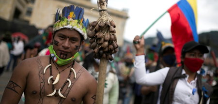 Am 21. Oktober demonstrierten in Bogotá zahlreiche Indigene gege...