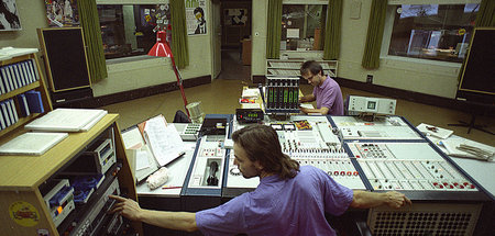 Vorbereitungen auf das Spiel gegen Elf99? DT64-Studio am 25.9.19...