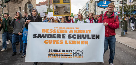 Toiletten und Klassenzimmer: Kürzungsprogramme in Schulen gehen ...
