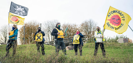Aktive vom Protestbündnis »Castor stoppen« am Sonntag nahe des U...