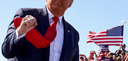 »Unterschied in den Tischmanieren« (Donald Trump Ende Oktober in... »Unterschied in den Tischmanieren« (Donald Trump Ende Oktober in...