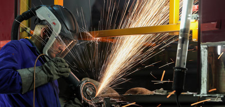 Traditionelle Industriearbeitsplätze stehen branchenübergreifend... Traditionelle Industriearbeitsplätze stehen branchenübergreifend...