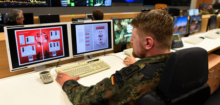 Bildschirmkrieger: Station in einem Network Operations Center de...