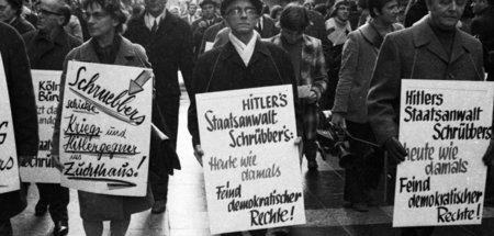Mann mit Vorgeschichte: Demonstration gegen BfV-Präsident Hubert... Mann mit Vorgeschichte: Demonstration gegen BfV-Präsident Hubert...