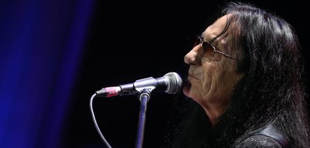 Man in black: Ken Hensley