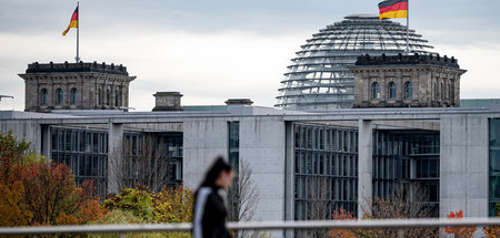 Die Coronamaßnahmen werden allesamt von der Regierung per Rechts...
