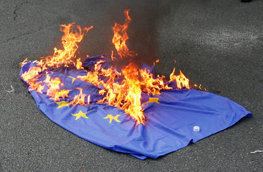Es kokelt in der EU - hier waren es allerdings bereits im Mai wü... Es kokelt in der EU - hier waren es allerdings bereits im Mai wü...