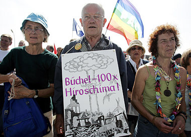 Zum Auftakt der Aktionswochen forderten am Sonnabend 2000 Mensc... Zum Auftakt der Aktionswochen forderten am Sonnabend 2000 Mensc...
