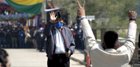 Evo Morales kehrt am Montag über die Grenzbrücke zwischen Argent...