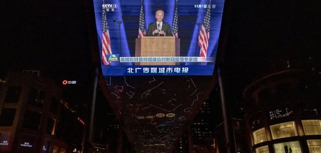 Der designierte US-Präsident Joseph Biden auf dem Bildschirm ein...