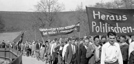 Kämpft mit der RGO: Demonstration am 1. Mai 1932 im sächsischen ...
