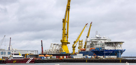 Das russische Verlegeschiff »Akademik Tscherskij« liegt im Hafen...