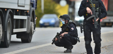 Mehr Überwachung nach Terroranschlägen: Stark bewaffnete Polizei...