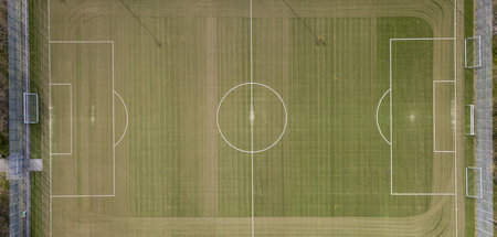 Verwaistes Fußballfeld in Kronshagen, Schleswig-Holstein, Mitte ...