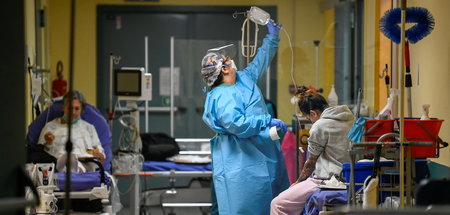 Covid-19-Behandlung neben dem Putzwagen: Italiens Gesundheitswes...