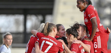 Mit Kompaktheit punkten: Spielerinnen des FC Bayern München nach...