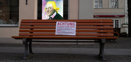 Corona strukturiert Politik und Alltag: Straßenszene in Potsdam ...