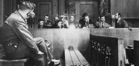 Die Nürnberger Prozesse, die am 20. November 1945 begannen, stel...