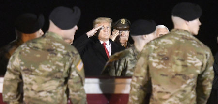 Inszeniert sich gerne als »Patriot«: US-Präsident Donald Trump i...