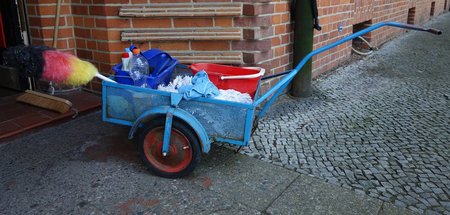 Prekär Beschäftigte wie Reinigungskräfte sind besonders von Eink...