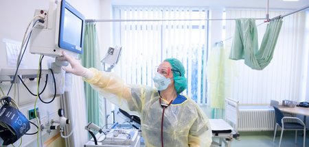 Fachpersonal des Städtischen Klinikums Dresden bereitet Aufnahme... Fachpersonal des Städtischen Klinikums Dresden bereitet Aufnahme...