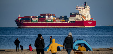Auf dem Weg in die Ostsee: Die »Alexander B« in der Kieler Förde...