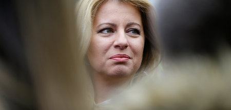 Die slowakische Präsidentin Zuzana Caputova bei der Abgabe ihrer... Die slowakische Präsidentin Zuzana Caputova bei der Abgabe ihrer...