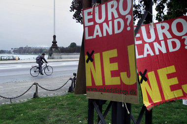 Die erfolgreiche Kampagne gegen den Beitritt zur Eurozone im Jah... Die erfolgreiche Kampagne gegen den Beitritt zur Eurozone im Jah...