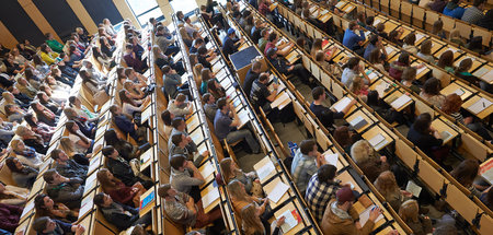Studierende bei der Erstsemesterbegrüßung (Archivbild, Koblenz, ...