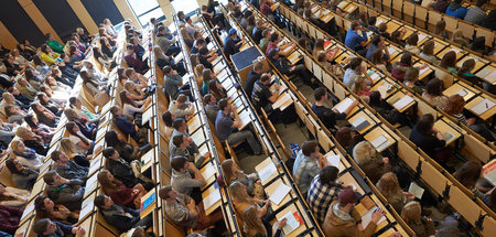 Studierende bei der Erstsemesterbegrüßung (Archivbild, Koblenz, ...