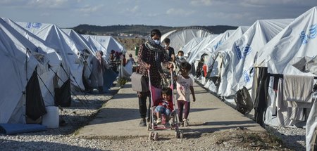 Migranten im Lager »Kara Tepe« auf der griechischen Insel Lesbos...