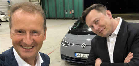 Doppelporträt zweier Gegenspieler: VW-Boss Herbert Diess und Elo...