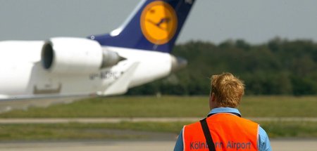 So richtig sicher dürften die Jobs beim Bodenpersonal nicht sein...