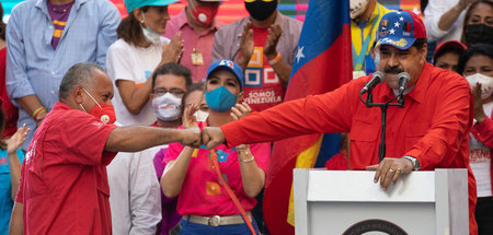 »Wir haben einen gewaltigen Sieg errungen«: Maduro (r.) mit dem ...