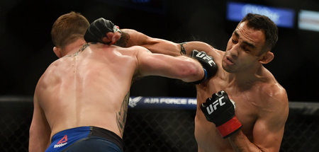 Bezwungen durch technischen K. o.: Der US-Amerikaner Tony Fergus...