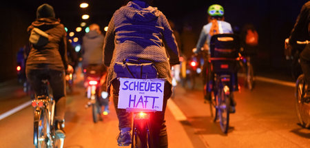 Fahrraddemo gegen weitere Autobahnprojekte von Verkehrsminister ...
